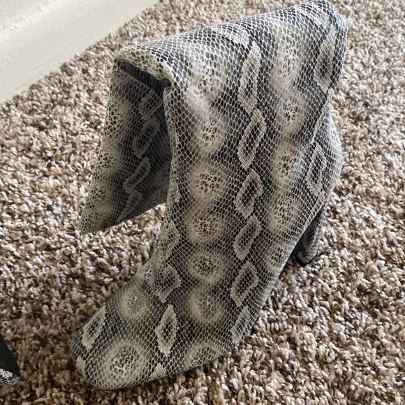 Boots - Picture 3 of 5